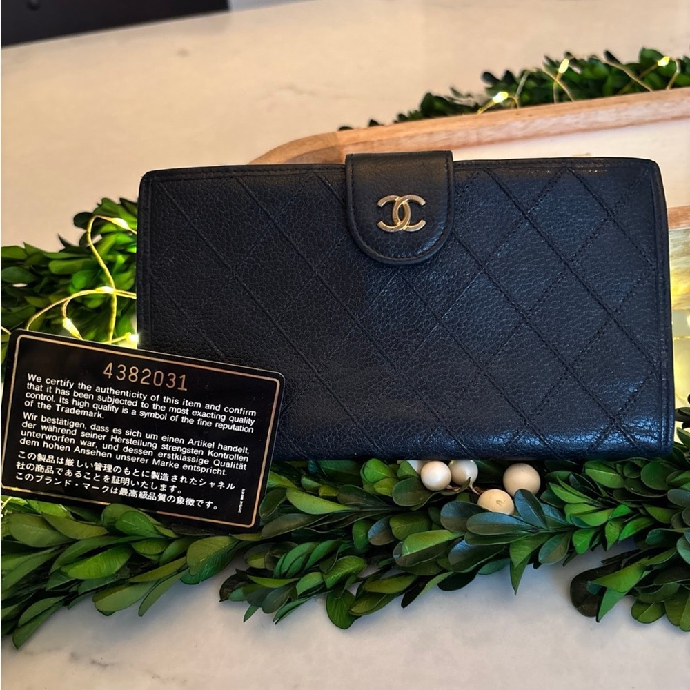 CHANEL Bicolore Quilted Matelasse CC Logo Black Caviar Skin Bifold Wallet